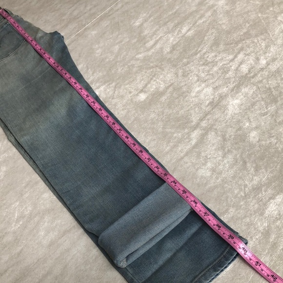 Levi's Woman’s Slight Curve Mid Rise Light Blue Slim Jeans Size 4 27X32 - Picture 10 of 13